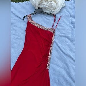 One strap, side  roushung with sparkle embellishments.  Stretchy material.